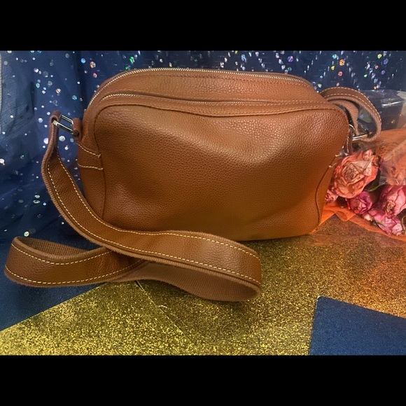 LONGCHAMP LEATHER BRITISH TAN CAMERA STYLE CROSSBODY Bag GORG LUX CLASSIC Sm EUC - Picture 2 of 16